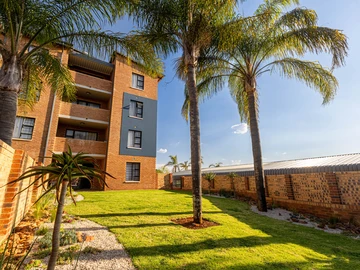 2 Bedroom Flat & Apartment