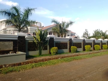 8 Bedroom House
