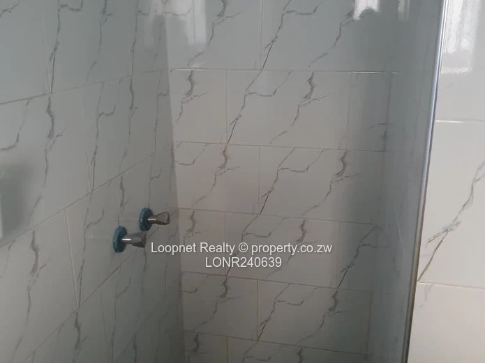 **Spacious 2-Bedroom Flat for Rent in Chitungwiza with Borehole** (Sole Mandate)