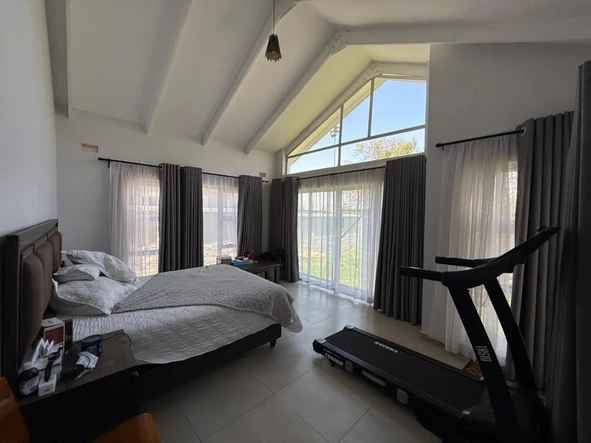 3 Bedroom Flat & Apartment