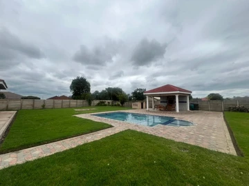 6 Bedroom House