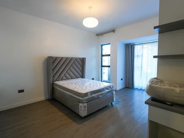 2 Bedroom Flat & Apartment