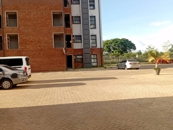 2 Bedroom Flat & Apartment