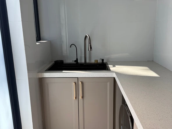 4 Bedroom Flat & Apartment