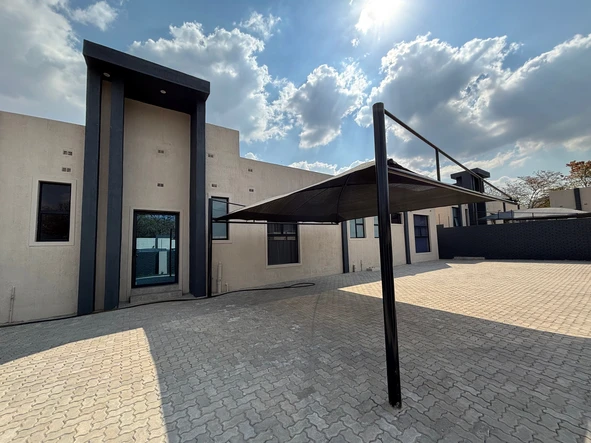 4 Bedroom Flat & Apartment