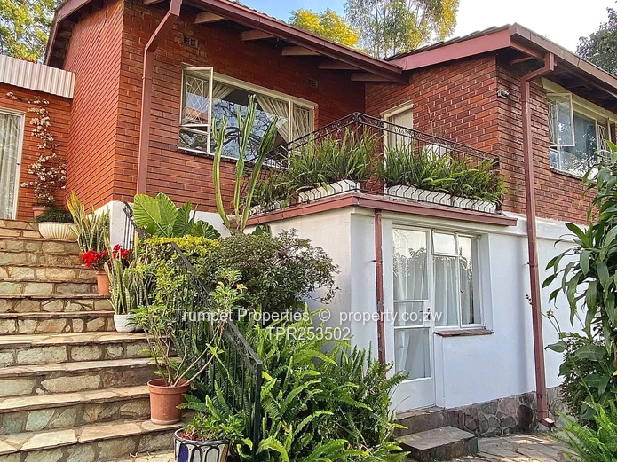 4 Bedroom Masterpiece in Glen Lorne For Sale (Sole Mandate)