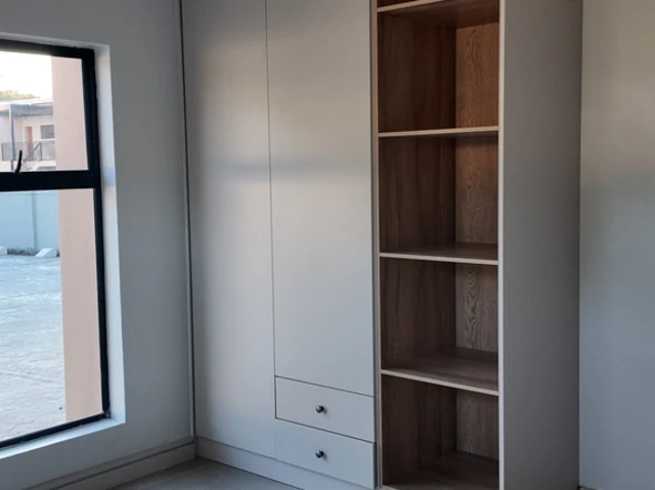 2 Bedroom Flat & Apartment