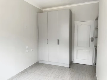 2 Bedroom Flat & Apartment