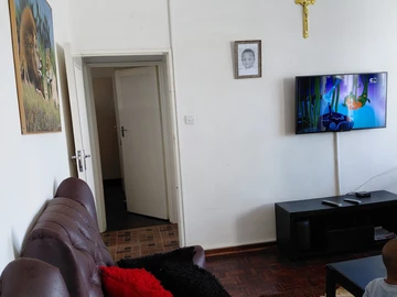 2 Bedroom Flat & Apartment