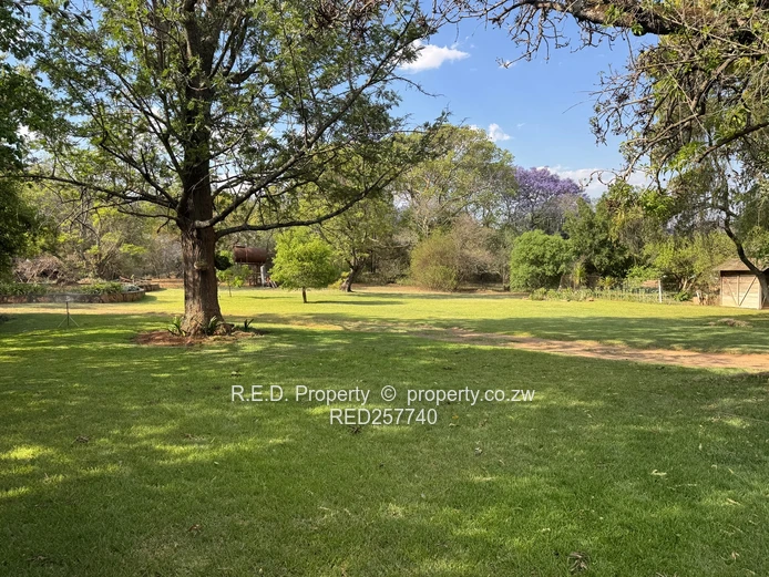 A Home With Generous Grounds In Burnside
