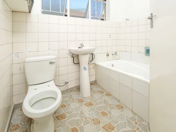 2 Bedroom Flat & Apartment