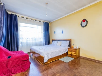2 Bedroom Flat & Apartment