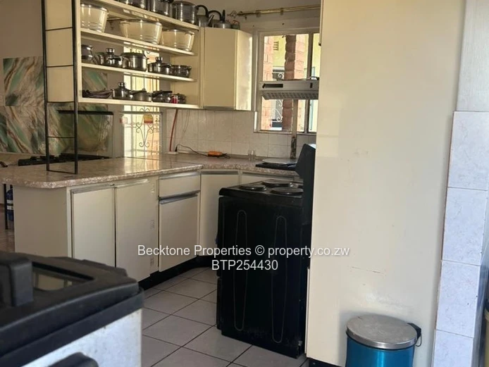 Selbourne Park: 4-Bed Home with Pool on 2500m²