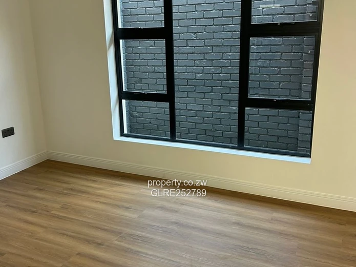 Bright 4-Bed Mount Pleasant Flat with Modern Kitchen & Borehole