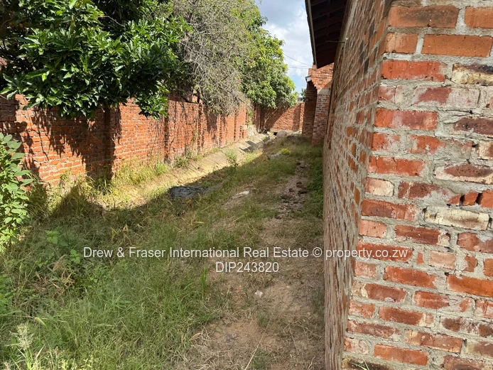 Unfinished 4-Bed House with Deed, Double Garage Zimre Park $75k (Sole Mandate)