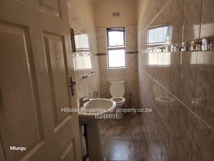 Manresa 6 bed house to Let 
