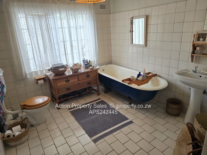 Beautiful House For Sale In Highlands! 