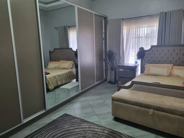 5 Bedroom Flat & Apartment