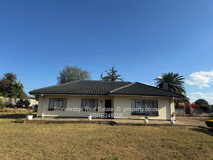 2 Bedroomed Manningdale House set on an Acre for sale