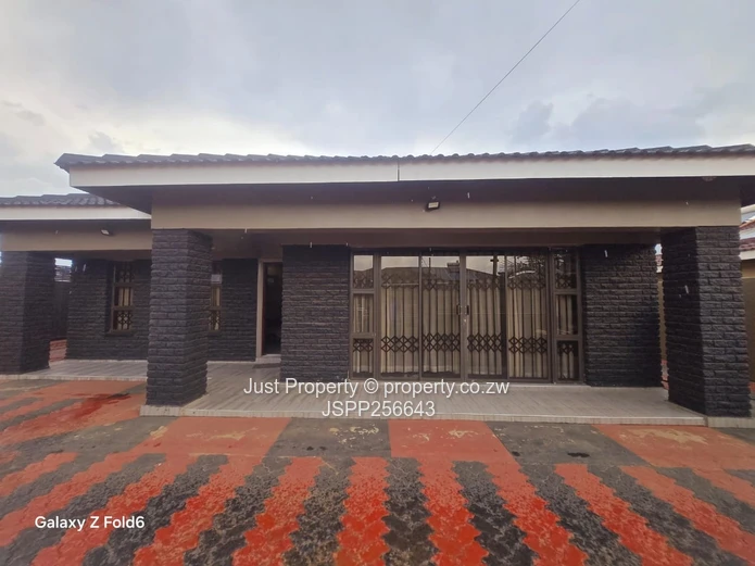 Madokero 4-Bed Home - Fitted Kitchen, Carport & Solar