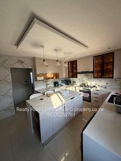 An exquisite 4bed in Sunview Glaudina Marwede 