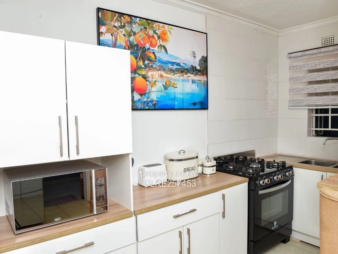 Vainona Family Home — 5BR, Pool & Balcony on 4666m²