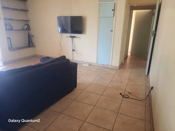 2 Bedroom Flat & Apartment