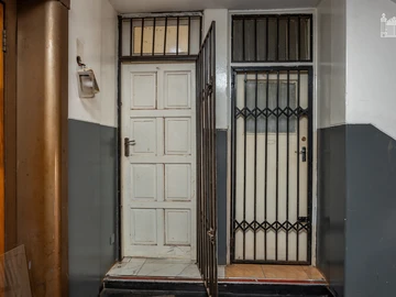2 Bedroom Flat & Apartment