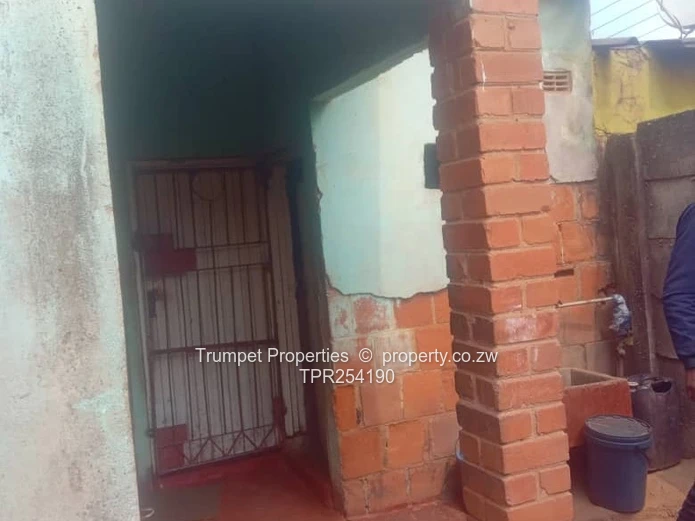 5-Bed Mufakose Home - Walled, Verandah, Good ZESA