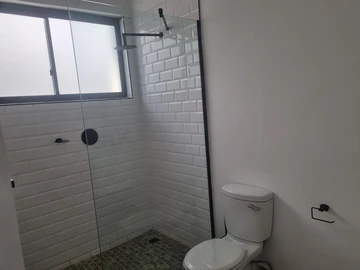 2 Bedroom Flat & Apartment