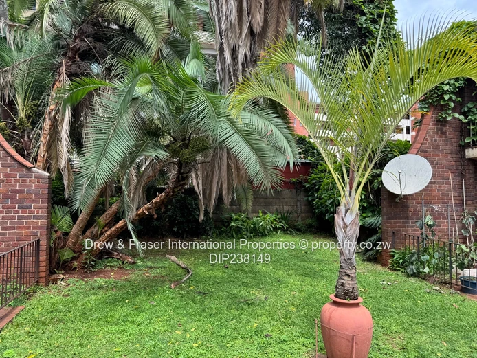 3 beds Duplex Flat available at Wansford Court for rent $1200