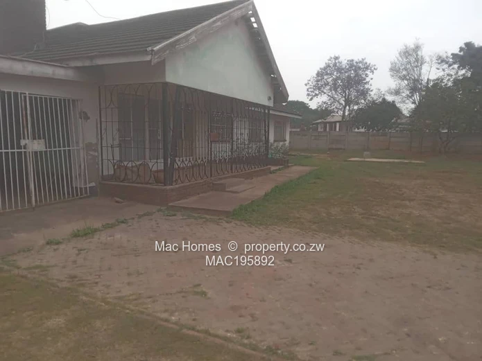 Meyrick Park 4-Bed Home on 4000m² 