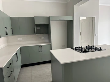 2 Bedroom Flat & Apartment