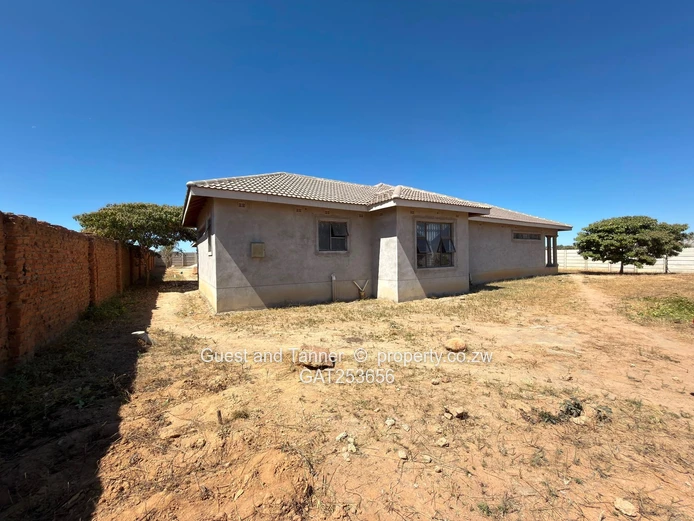 Spacious 4-Bedroom Family Home in Rockview — Finish to Your Taste