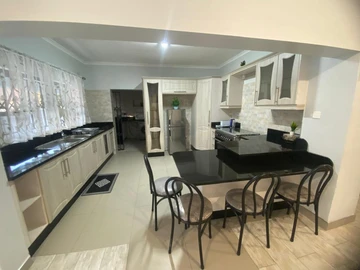 3 Bedroom Flat & Apartment