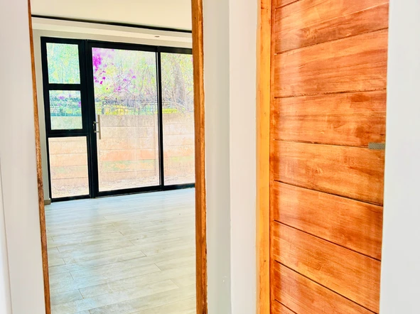 4 Bedroom Flat & Apartment