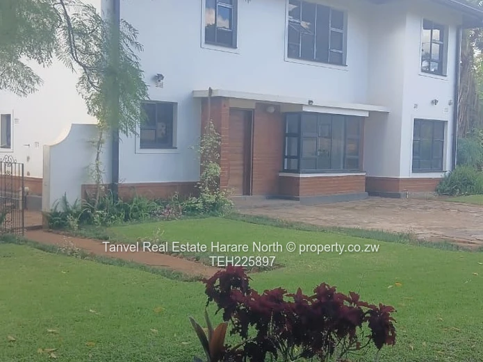 Massive and recently renovated Mansion in Old Mount Pleasant with 5 beds, Very modern kitchen,lounge