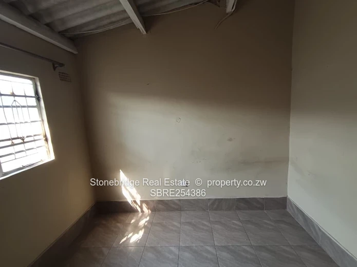 3 Bedroomed House in Lobengula West To Rent