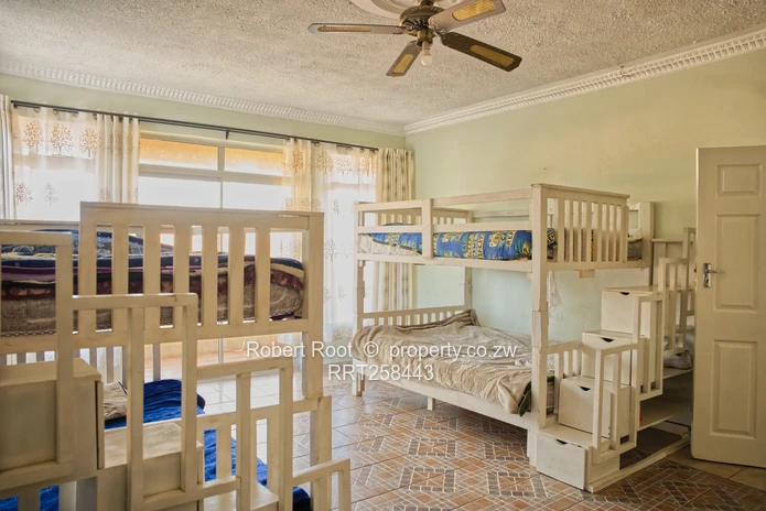 Spacious 5-Bed Westgate Home with Borehole & Large Bedrooms