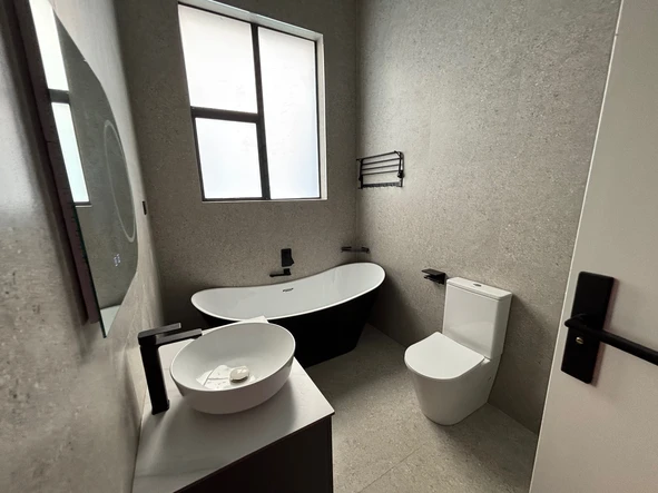 4 Bedroom Flat & Apartment