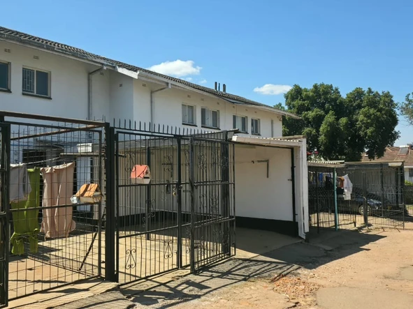 2 Bedroom Flat & Apartment
