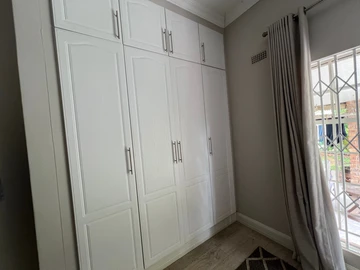 3 Bedroom Flat & Apartment