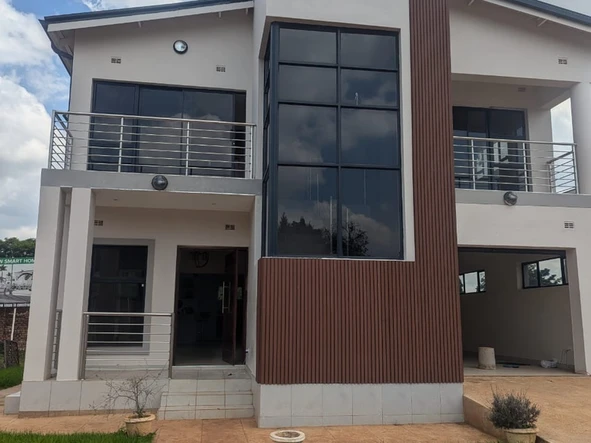 4 Bedroom Flat & Apartment