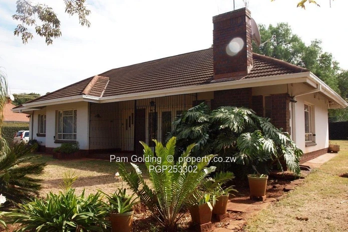 Neat Home In  Bluffhill