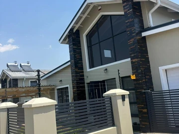 4 Bedroom Flat & Apartment