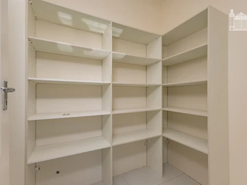 3 Bedroom Flat & Apartment