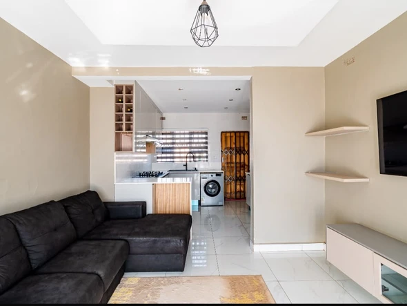 2 Bedroom Flat & Apartment