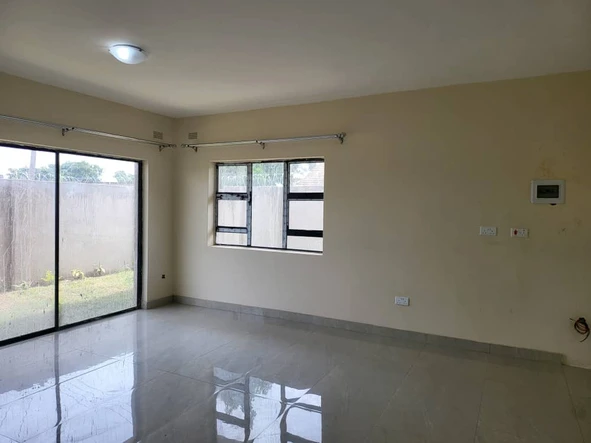 2 Bedroom Flat & Apartment