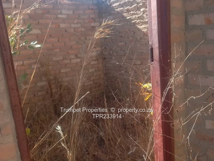 3ha Arable & Grazing Farm with Brick Shell — Marondera (Sole Mandate)