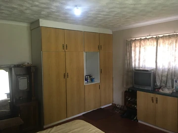 2 Bedroom Flat & Apartment
